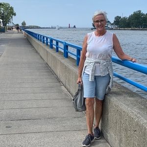 Meet your Posher, Suzanne